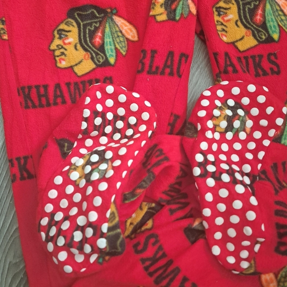 NHL Concepts CHICAGO BLACK HAWKS full piece gripped footed PJ'S hockey Ladies L - Picture 5 of 5